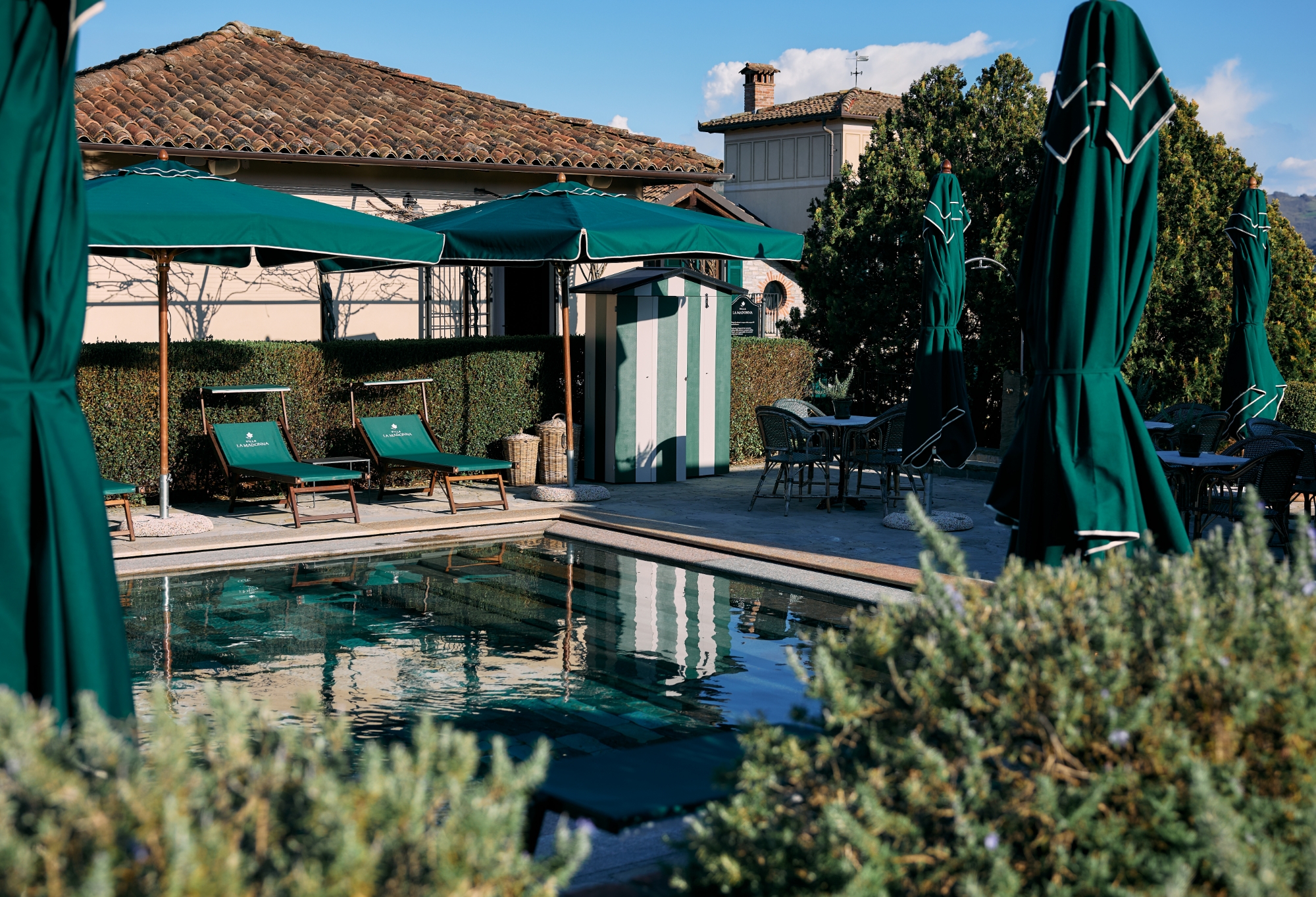 our-hotel_pool Poolarea