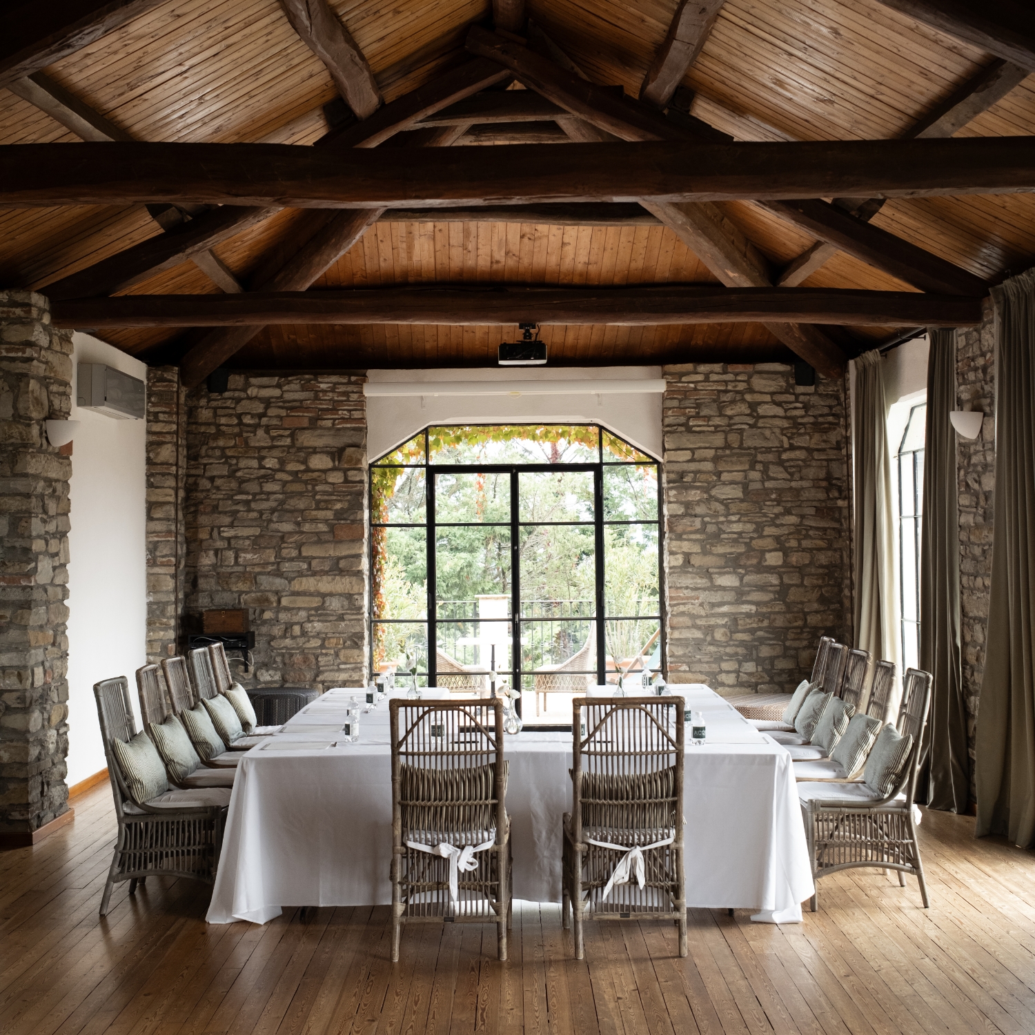 events-o-meetings_header_small-mobile